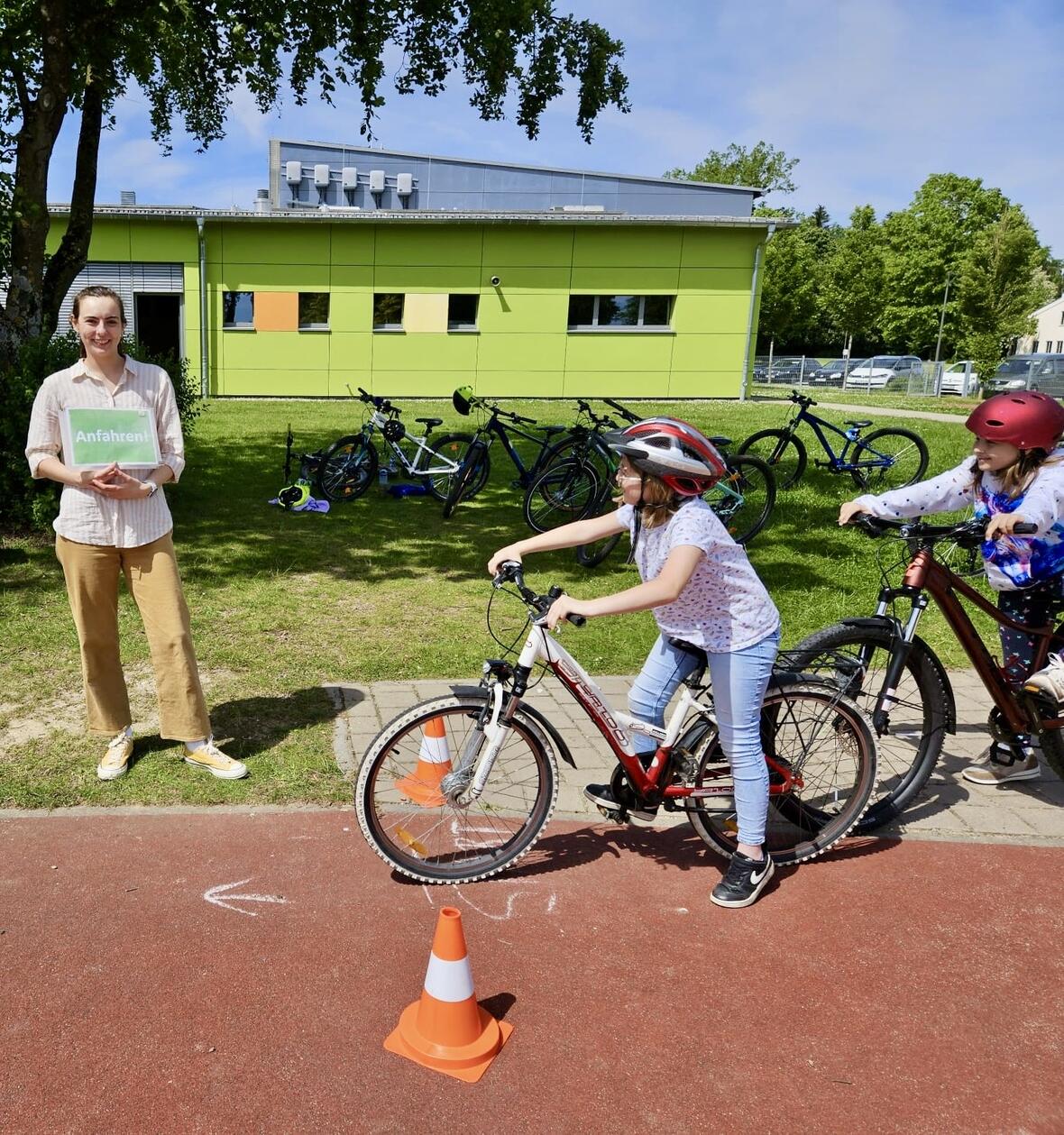 3335fdcf-198a-417f-8b40-8327322d684e