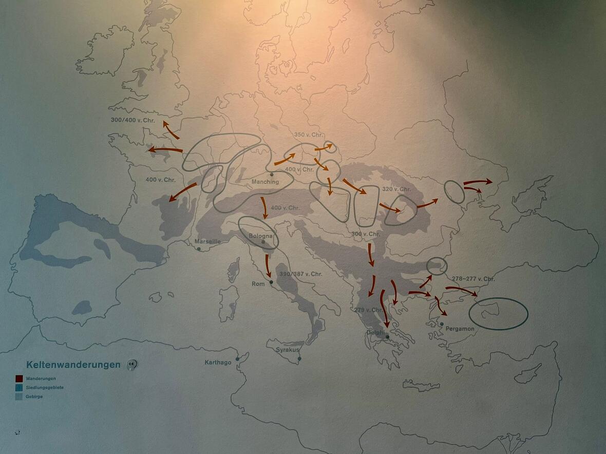 Karte der keltischen Wanderungen in Europa mit verschiedenen Zeitangaben und Bewegungsrichtungen.