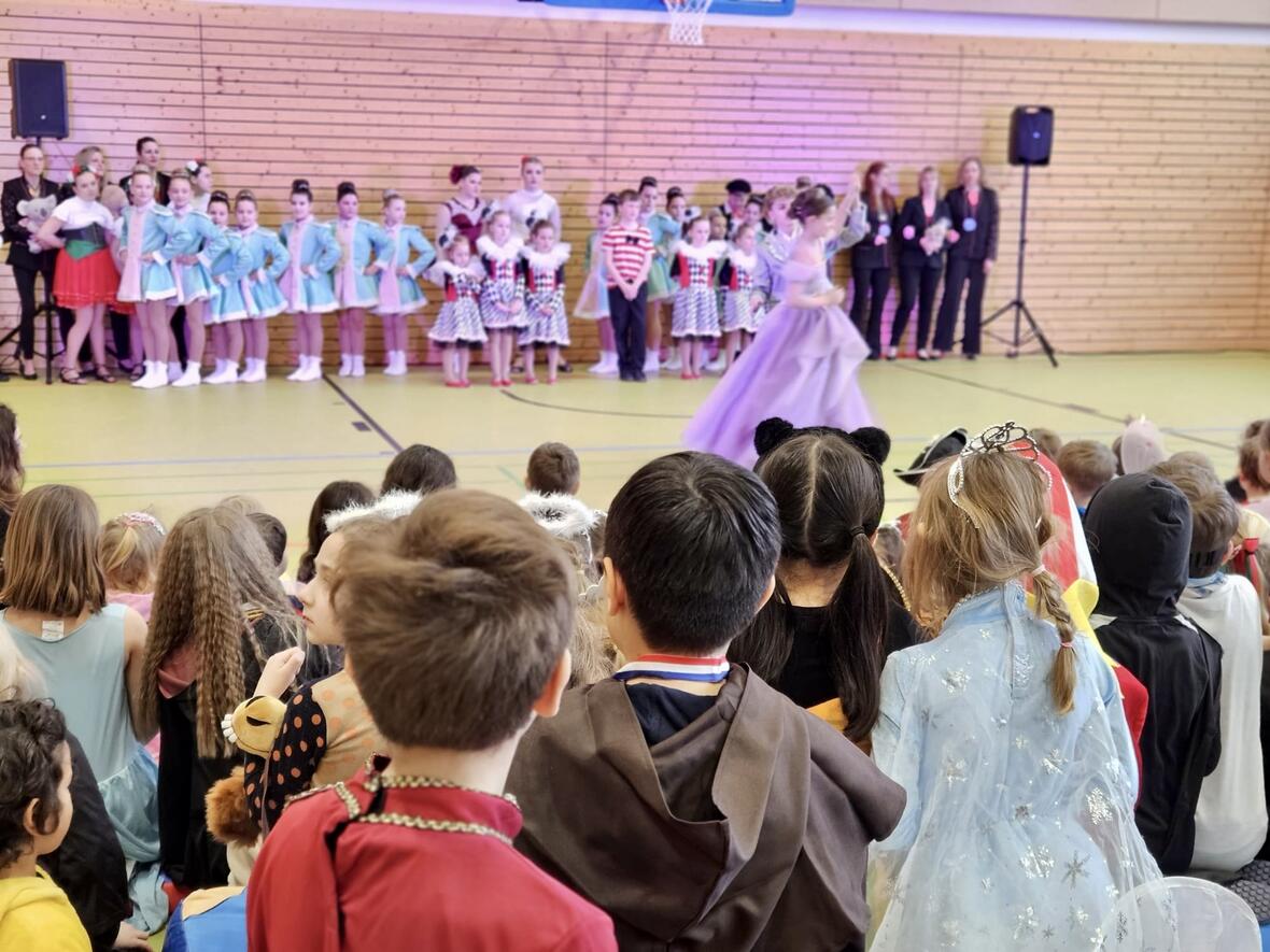 f0caf367-9dc4-4f87-83cb-35cc8d895315